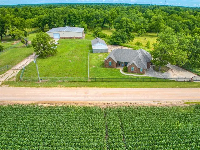 Photo 3 — 35502 Pecan Grove Road, Shawnee, OK 74804