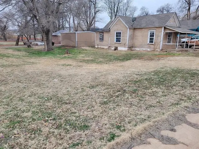 Photo 2 — 808 W B Avenue, Elk City, OK 73644