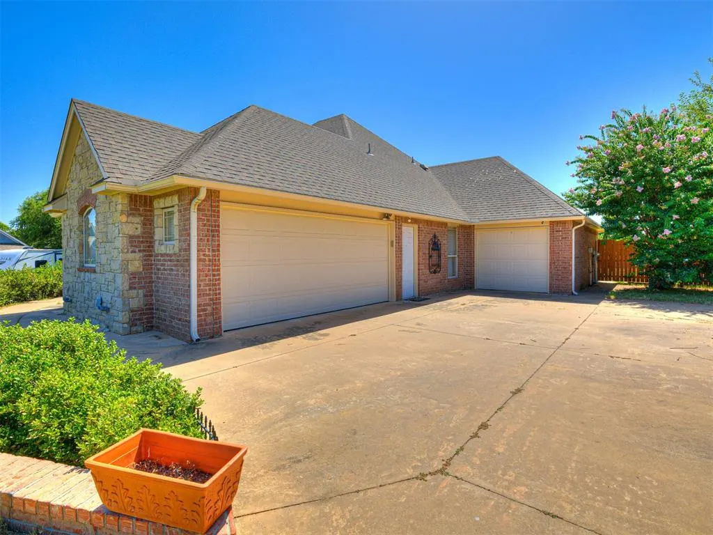 Photo 8 — 680 Silver Tree Drive, Choctaw, OK 73020