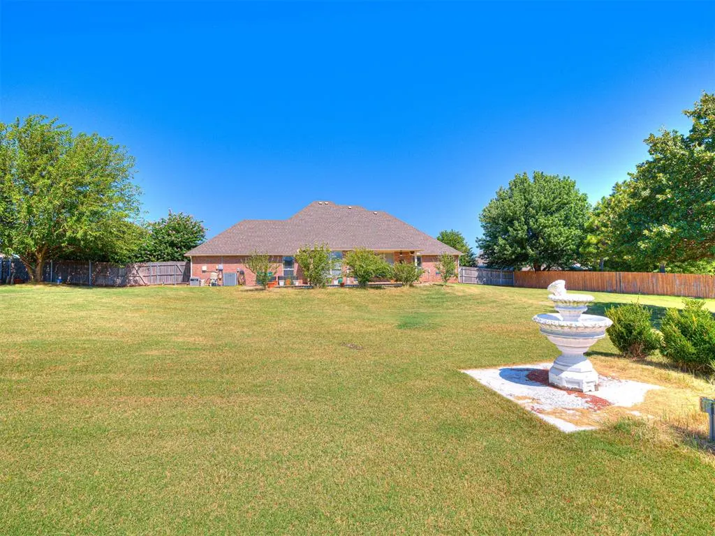 Photo 12 — 680 Silver Tree Drive, Choctaw, OK 73020
