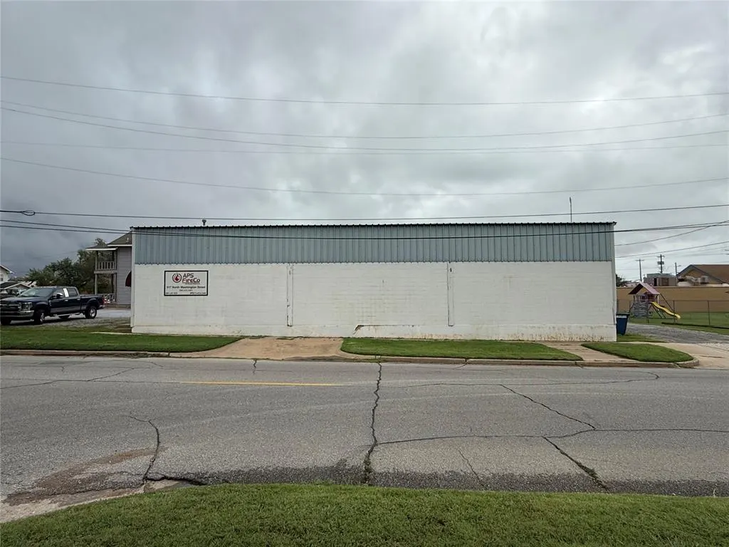 Photo 19 — 517 N Washington Avenue, Enid, OK 73701