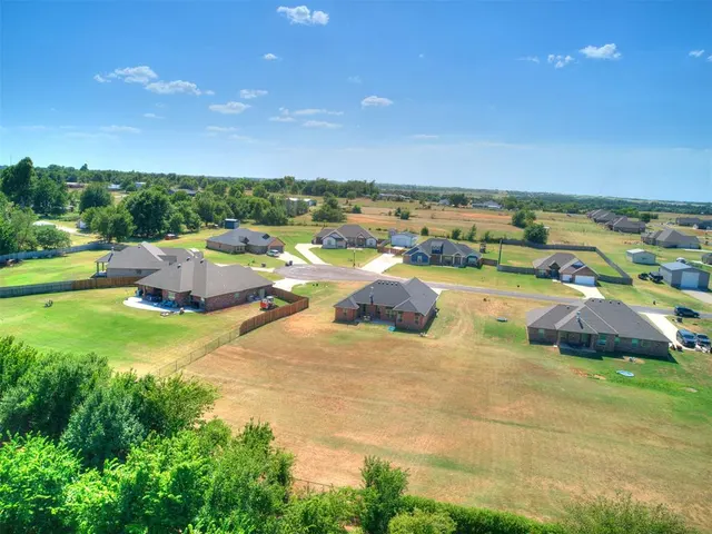 Photo 5 — 921 Red Rock Road, Blanchard, OK 73010