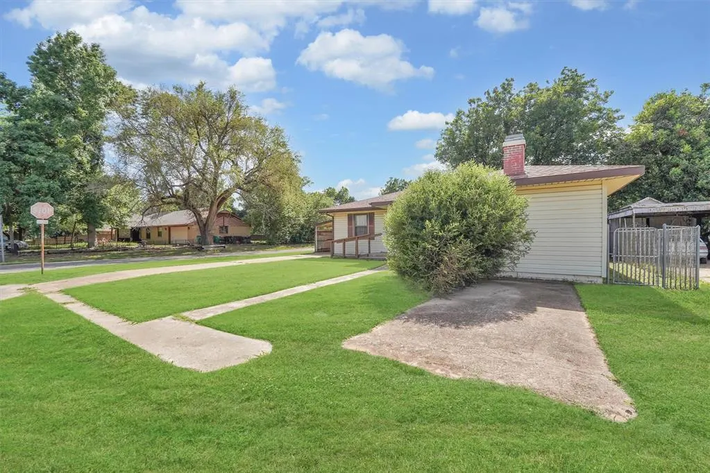 Photo 3 — 901 N N. Michigan Avenue, Mangum, OK 73554