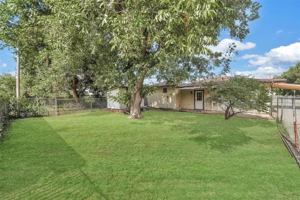 Photo 30 — 901 N N. Michigan Avenue, Mangum, OK 73554