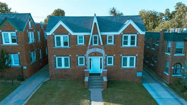 Photo 2 — 711 NW 30th Street, Oklahoma City, OK 73118