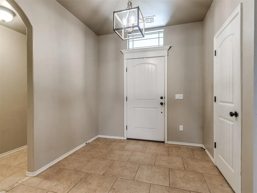 Photo 3 — 3975 Lonetree Drive, Edmond, OK 73025