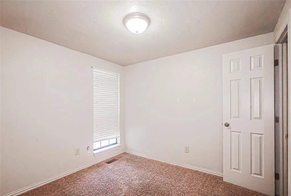 Photo 17 — 2443 SW 90th Place, Oklahoma City, OK 73159
