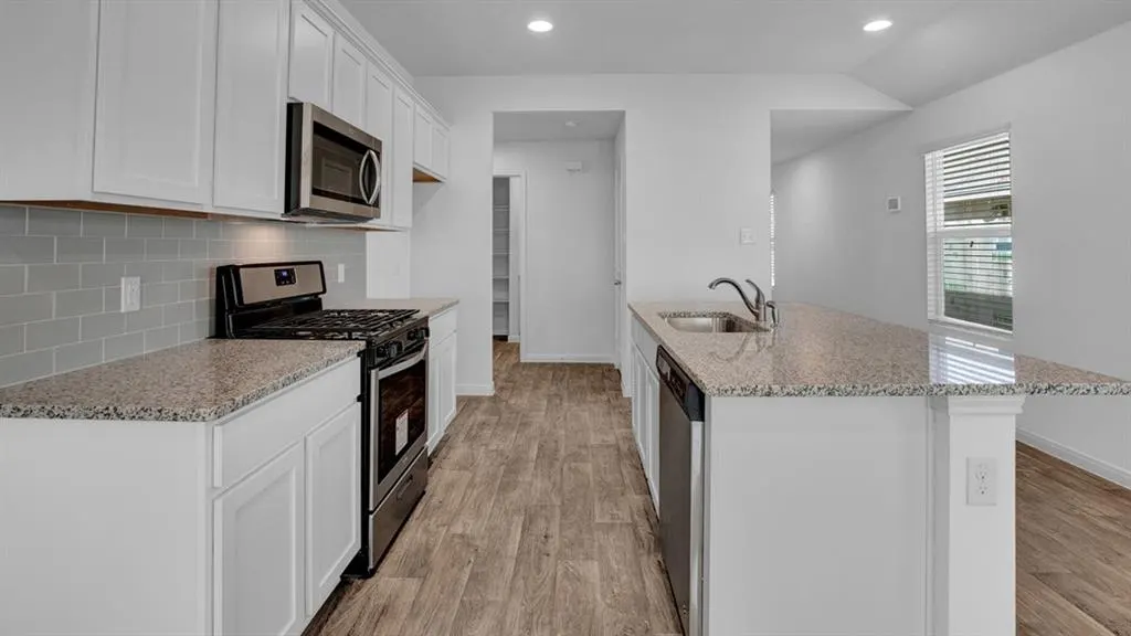 Photo 6 — 10713 Red Thistle Drive, Oklahoma City, OK 73131