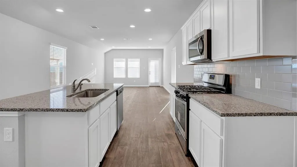Photo 8 — 10713 Red Thistle Drive, Oklahoma City, OK 73131
