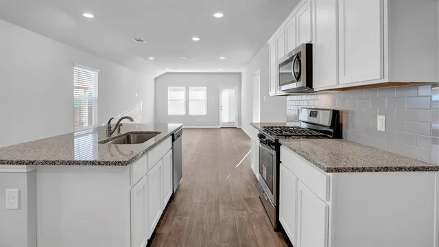 Photo 8 — 10713 Red Thistle Drive, Oklahoma City, OK 73131