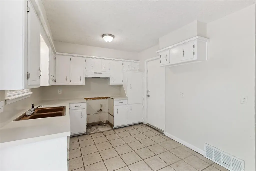 Photo 10 — 3320 Hampton Drive, Del City, OK 73115