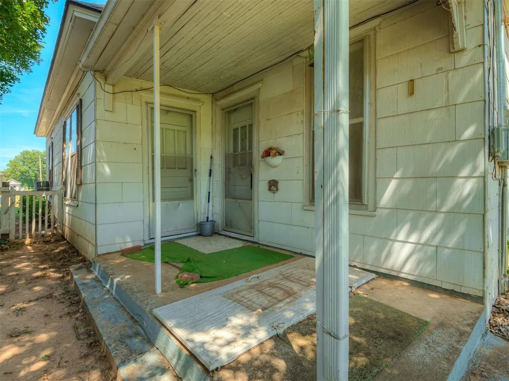 Photo 31 — 208 N Cheyenne Avenue, Geary, OK 73040