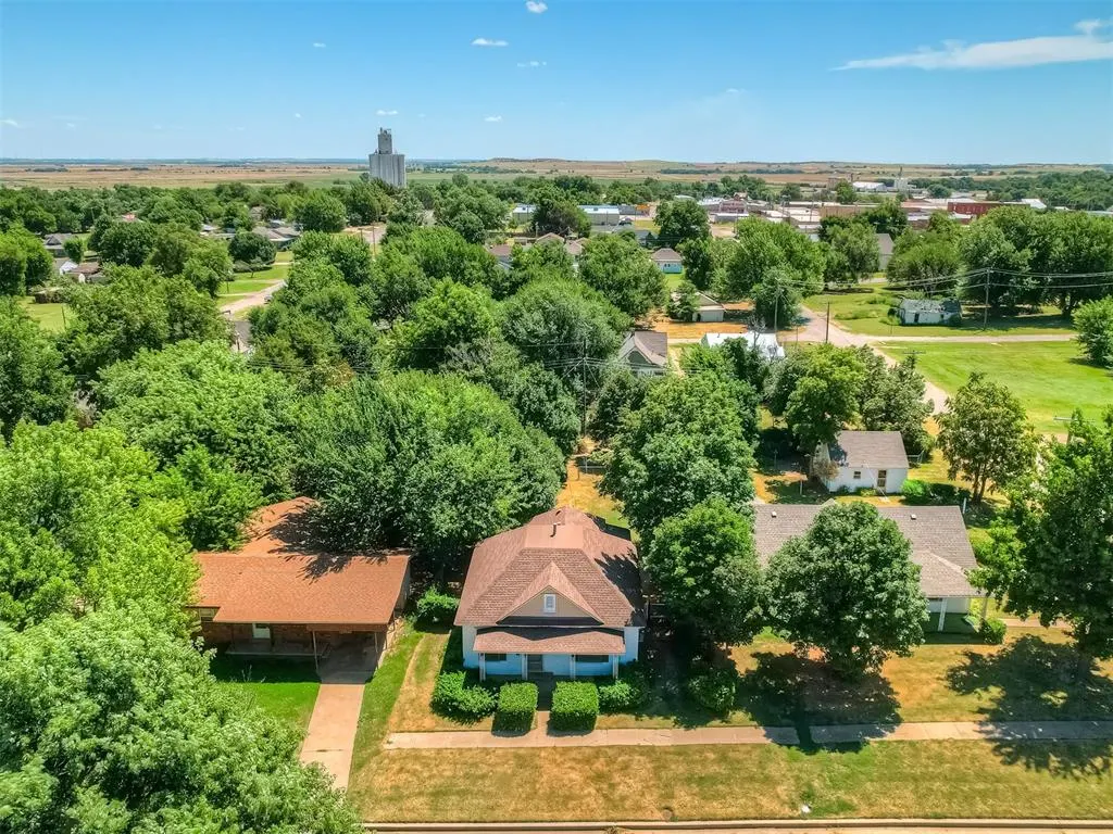 Photo 41 — 208 N Cheyenne Avenue, Geary, OK 73040