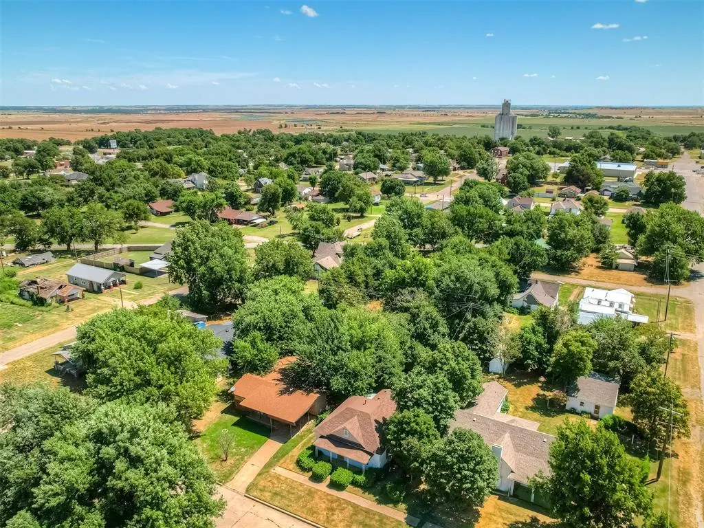 Photo 42 — 208 N Cheyenne Avenue, Geary, OK 73040