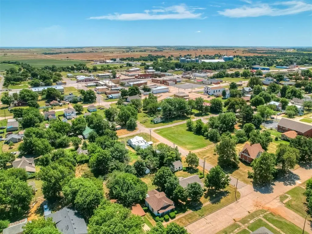 Photo 43 — 208 N Cheyenne Avenue, Geary, OK 73040