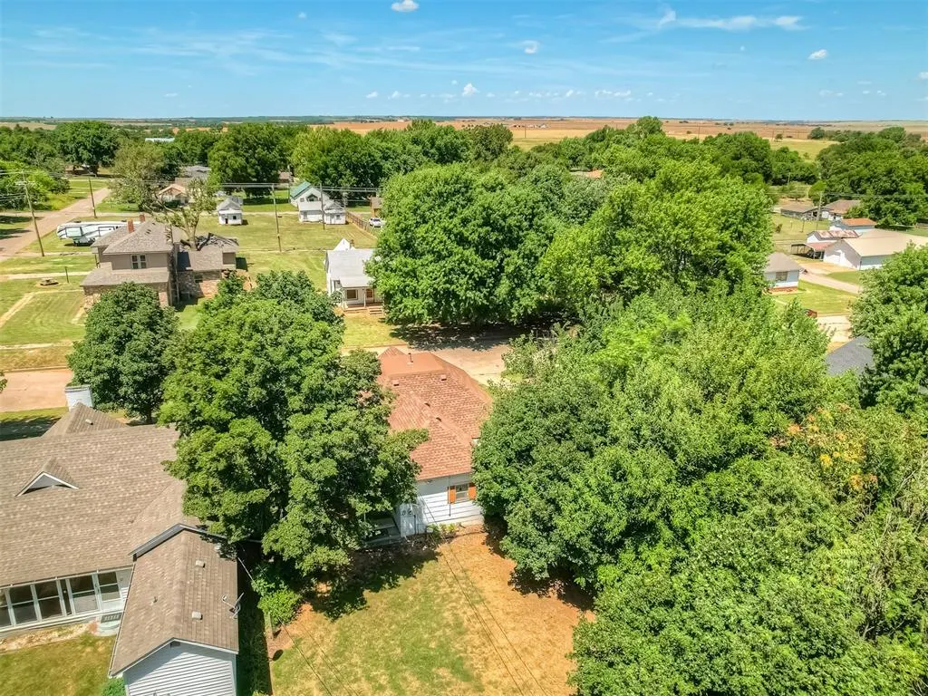 Photo 47 — 208 N Cheyenne Avenue, Geary, OK 73040