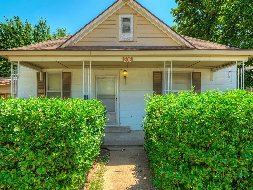 Photo 4 — 208 N Cheyenne Avenue, Geary, OK 73040