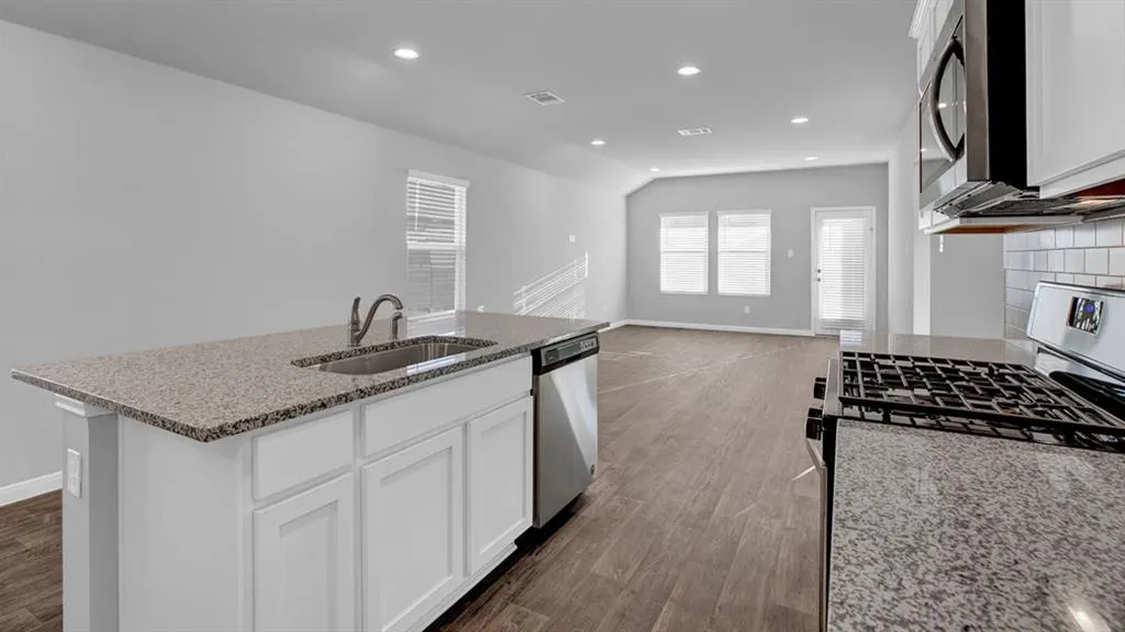 Photo 9 — 10709 Red Thistle Drive, Oklahoma City, OK 73131
