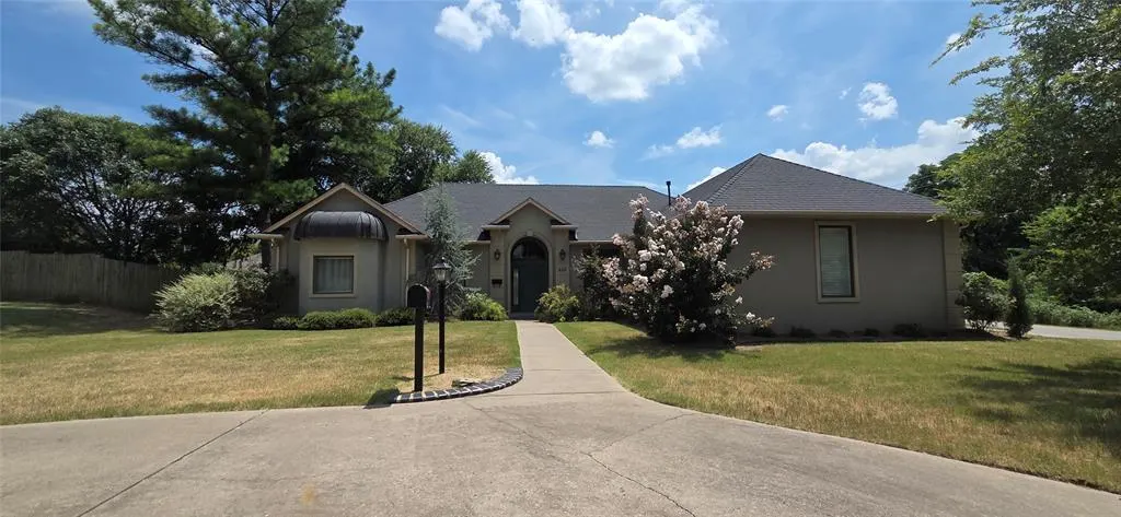 Front exterior — 832 W Adams Street, Purcell, OK 73080