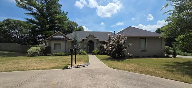 Front exterior — 832 W Adams Street, Purcell, OK 73080