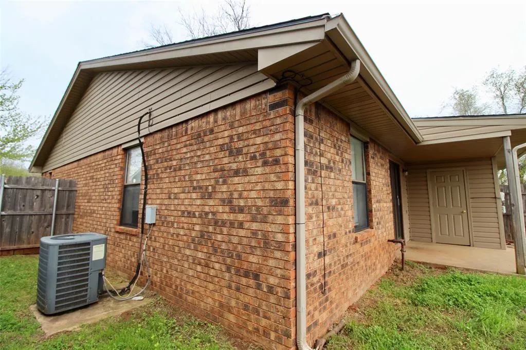 Photo 3 — 910 Aspen Court, Noble, OK 73068