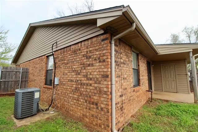 Photo 3 — 910 Aspen Court, Noble, OK 73068