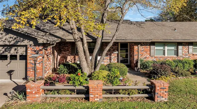 Photo 2 — 820 Virginia Lane, Ardmore, OK 73401