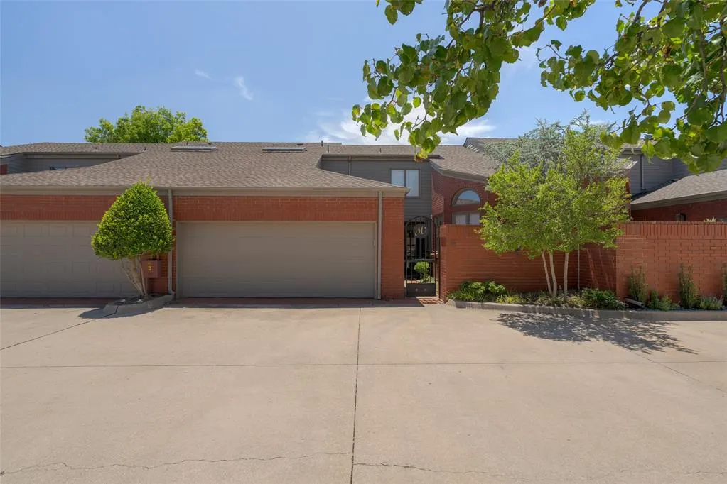 Front exterior — 2825 NW Grand Boulevard 14, Oklahoma City, OK 73116