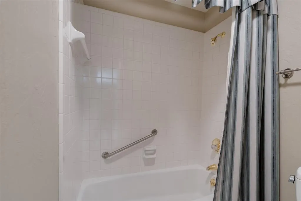 Photo 25 — 2825 NW Grand Boulevard 14, Oklahoma City, OK 73116