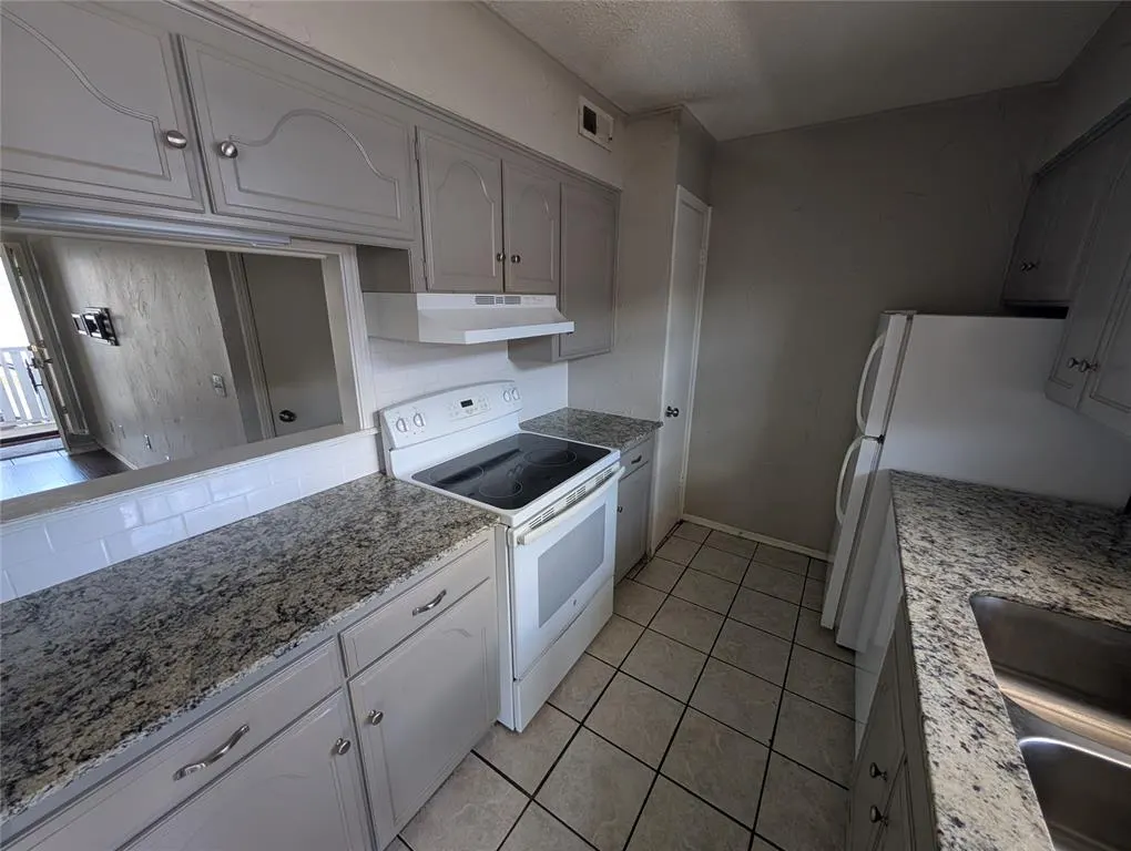 Photo 7 — 11327 N May Avenue C, Oklahoma City, OK 73120