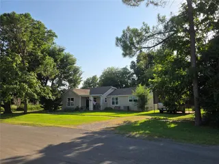 Sold home at 103 SW 4 Street