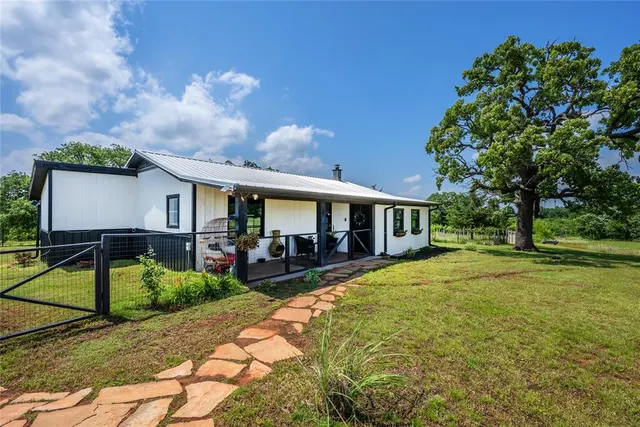 Photo 3 — 17371 E Cooksey Road, Coyle, OK 73027