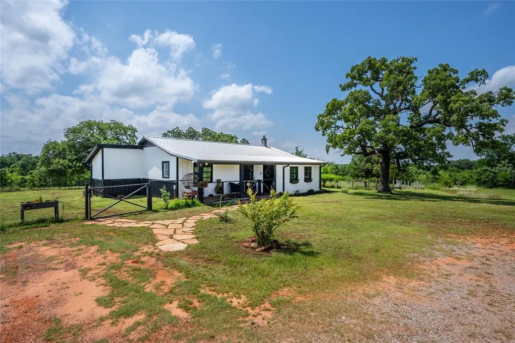 Photo 4 — 17371 E Cooksey Road, Coyle, OK 73027