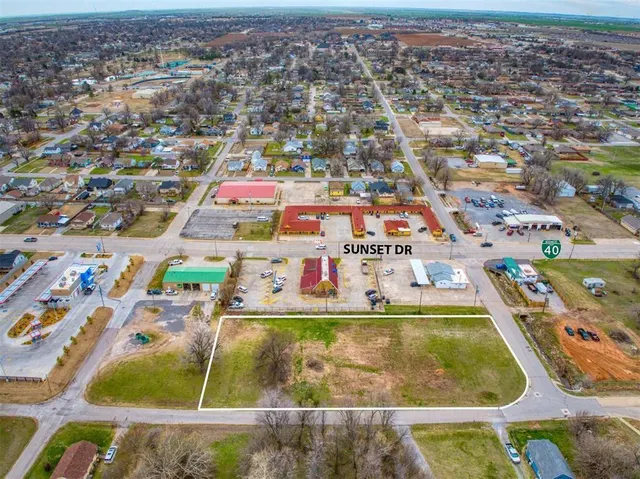 Photo 4 — 1200 Sunset Drive, El Reno, OK 73036