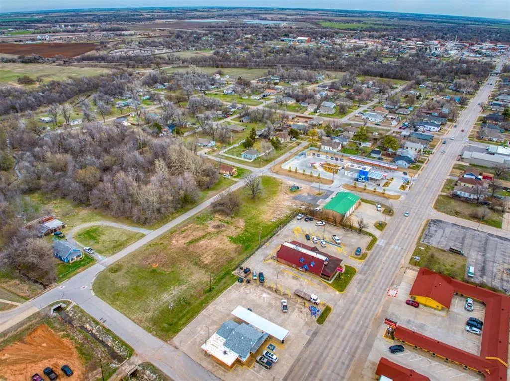 Photo 11 — 1200 Sunset Drive, El Reno, OK 73036