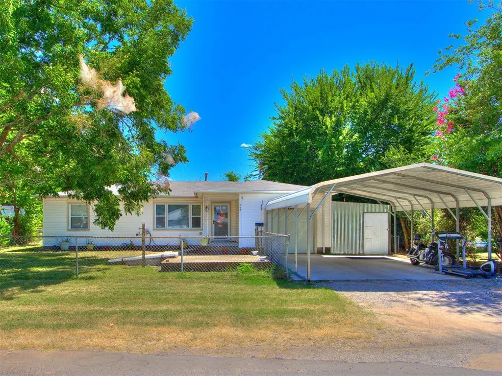 Front exterior — 702 E Washington Street, Tecumseh, OK 74873