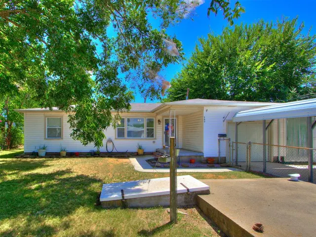 Photo 2 — 702 E Washington Street, Tecumseh, OK 74873