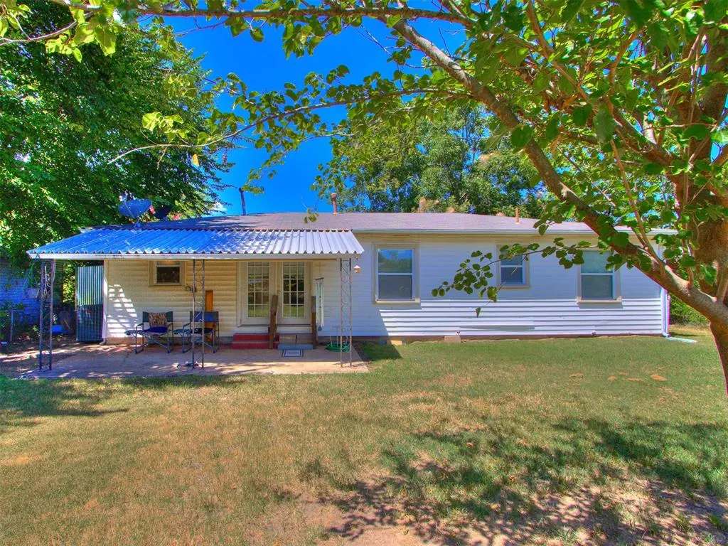 Photo 3 — 702 E Washington Street, Tecumseh, OK 74873