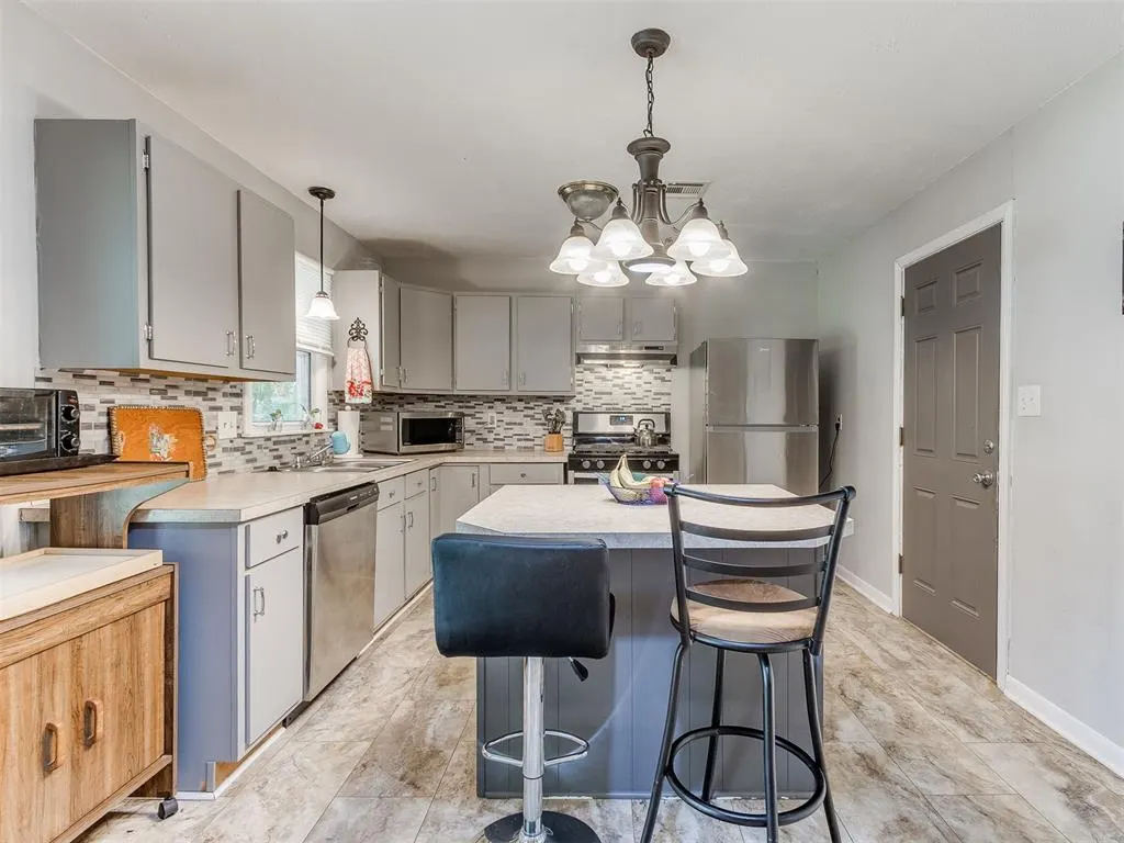 Photo 13 — 702 E Washington Street, Tecumseh, OK 74873