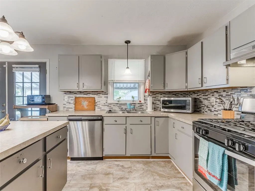 Photo 16 — 702 E Washington Street, Tecumseh, OK 74873