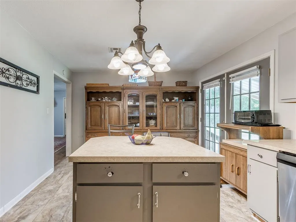 Photo 17 — 702 E Washington Street, Tecumseh, OK 74873