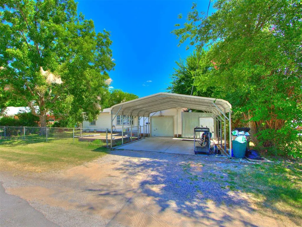 Photo 36 — 702 E Washington Street, Tecumseh, OK 74873