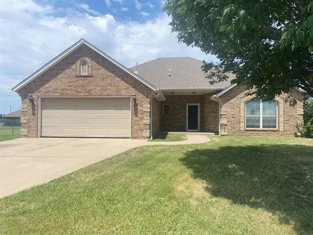 Photo 2 — 633 N Nebraska Avenue, Oklahoma City, OK 73117