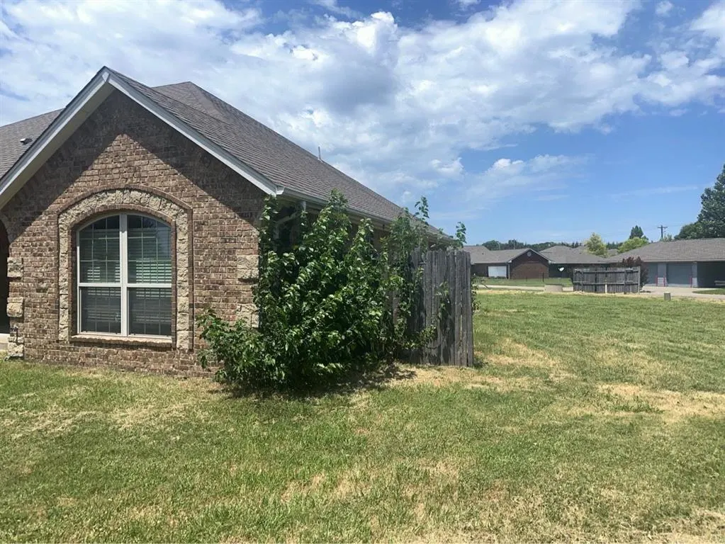 Photo 3 — 633 N Nebraska Avenue, Oklahoma City, OK 73117