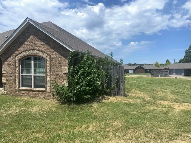 Photo 3 — 633 N Nebraska Avenue, Oklahoma City, OK 73117
