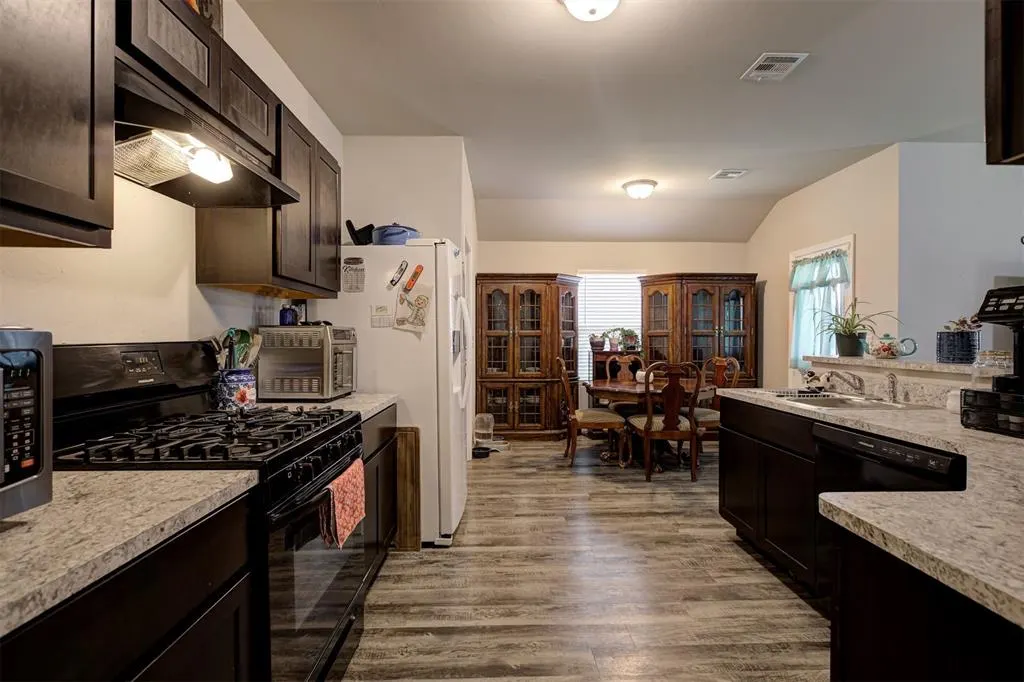 Photo 14 — 9436 SW 37th Street, Oklahoma City, OK 73179