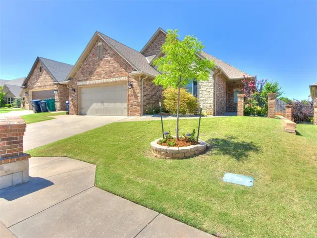 Photo 3 — 11917 Dornick Circle, Oklahoma City, OK 73162