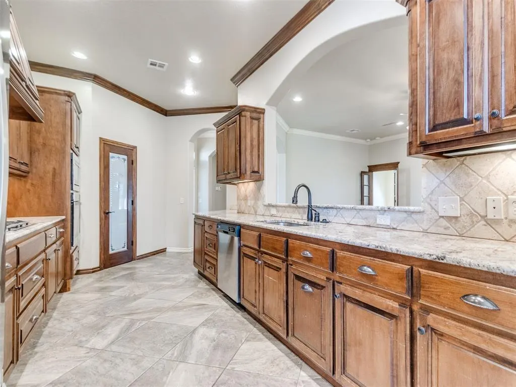 Photo 7 — 11917 Dornick Circle, Oklahoma City, OK 73162