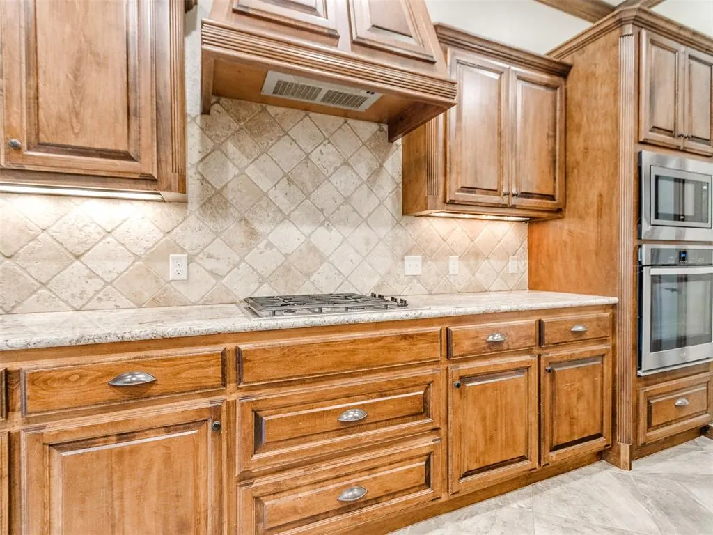 Photo 8 — 11917 Dornick Circle, Oklahoma City, OK 73162