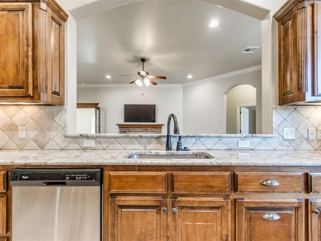 Photo 9 — 11917 Dornick Circle, Oklahoma City, OK 73162